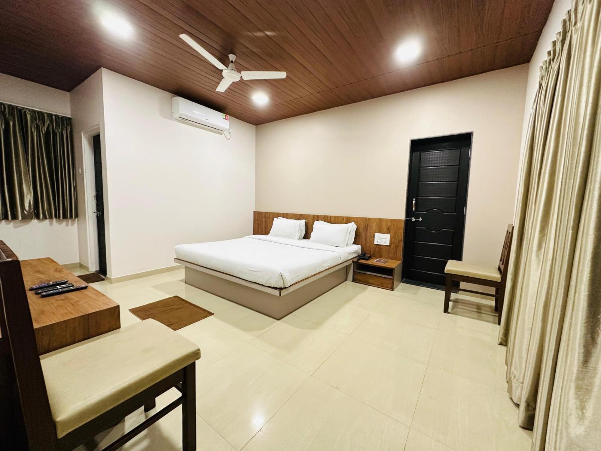 Hotel Grand Indu, 3 Star Kolhapur Dış mekan fotoğraf
