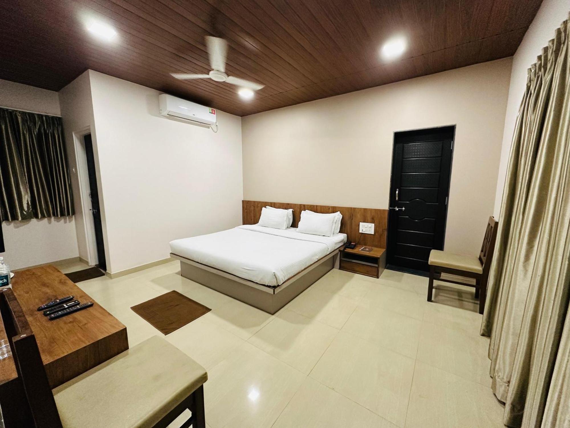 Hotel Grand Indu, 3 Star Kolhapur Dış mekan fotoğraf